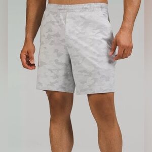 Lululemon Men’s 7” Lined Pace Breaker Shorts Camo White Grey Gray Medium M